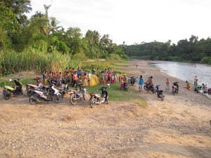 The scene at the river campsite. Travelling through Sumatra is not for the agrophobic, that is for sure.